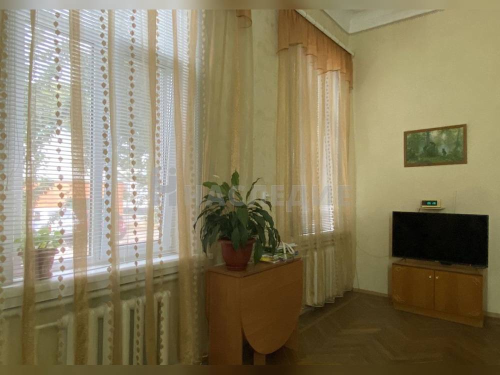 3-комнатная квартира, 45.5 м2 1/1 этаж, ул. Комсомольская - фото 1